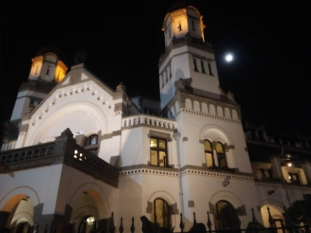 Keindahan Wisata Malam Lawang Sewu